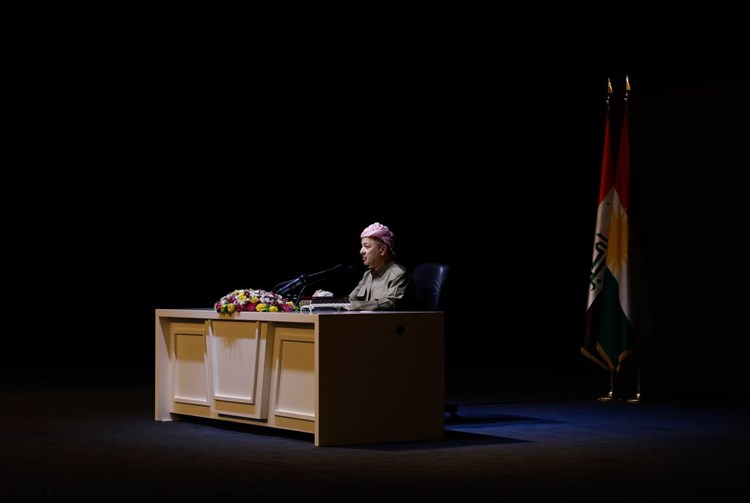 سەرۆک لەگەڵ خانەوادەی شەهیدان ٠١.jpg